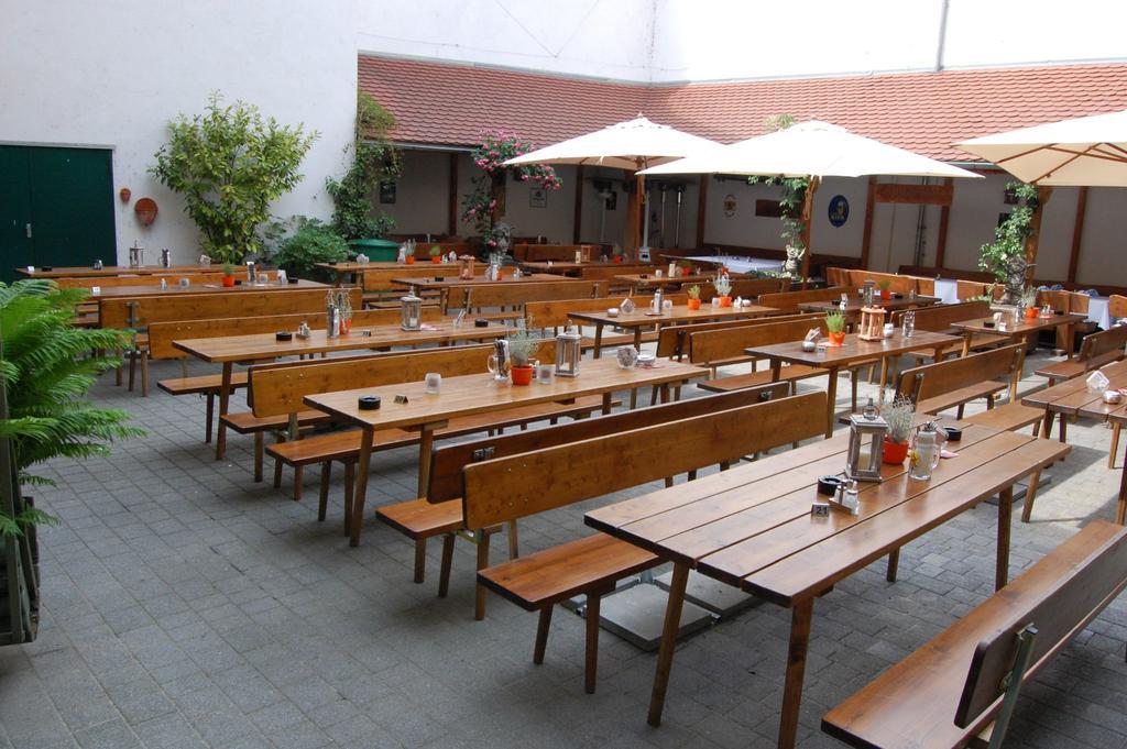 Hotel & Brauerei-Gasthof Neuwirt Нойбург-ан-дер-Донау Екстер'єр фото